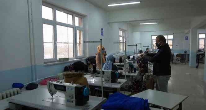 Siirt’te atıl durumdaki bina tekstil atölyesine çevrildi, devlet desteğiyle 50 kişiye iş imkanı sağlandı