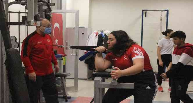 Kilis’ten Bilek güreşinde Avrupa ve Dünya şampiyonalarına katılarak altın madalya ile dönen sporcular destek bekliyor