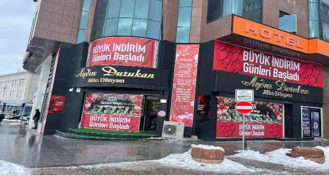 Sevgililer Günü öncesi Neşet Ertaş’lı kampanya