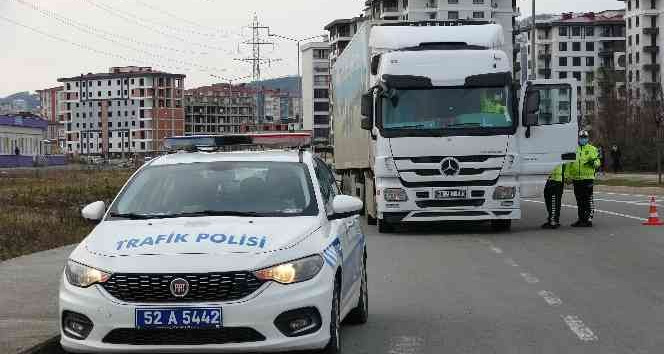 Ordu’da tır sürücülerine denetim