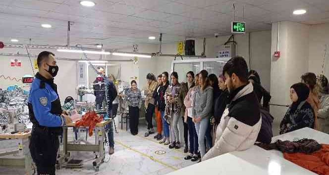 Cizre polisi kadınları bilgilendirip KADES’i tanıttı