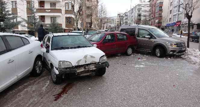 Tokat’ta buzlanma zincirleme kazaya neden oldu