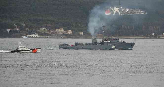 Rus savaş gemileri Çanakkale Boğazı’ndan geçti
