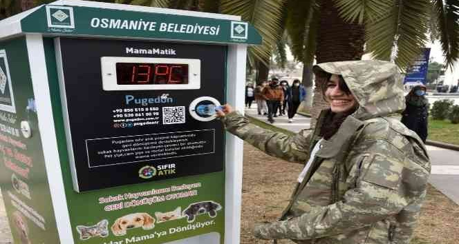 Geriş dönüşüm otomatları sokak hayvanlarına mama oldu