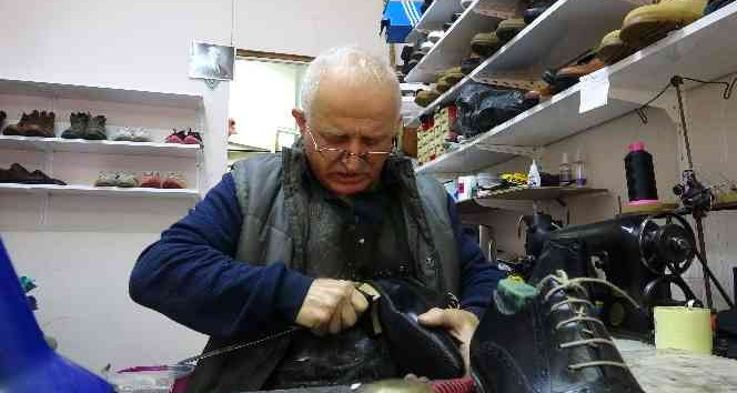Giresunlu ayakkabı ustası fabrika üretimine karşın yarım asırdır el emeği ayakkabı üretmeyi sürdürüyor