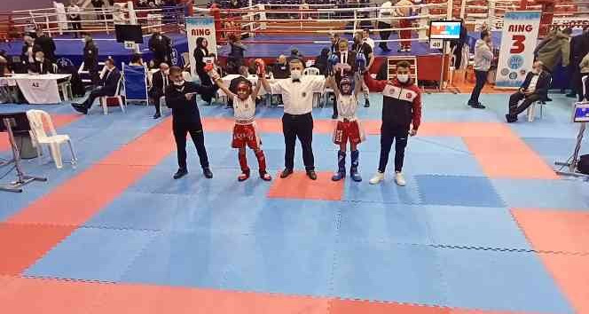 Vanlı kick boksçulardan 5 Türkiye şampiyonluğu