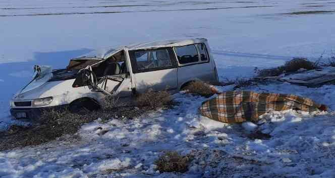 Karaman’da servis minibüsü devrildi: 1 ölü, 5 yaralı