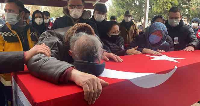 Şehit babası tabut başında oğlundan helallik istedi