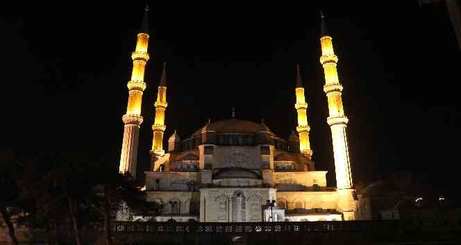 Edirne’de vatandaşlar Regaip Kandili’ni idrak etti