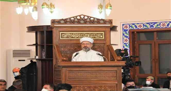 Diyanet İşleri Başkanı Erbaş: “Bu gece Hakk’a rağbet ve yöneliş gecesidir”
