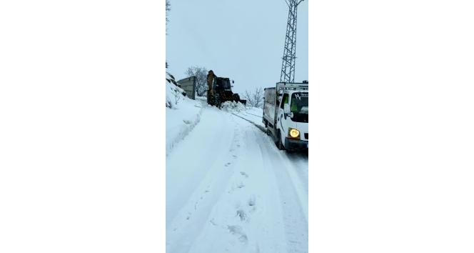 Gercüş’te karda mahsur kalan 4 kişi kurtarıldı