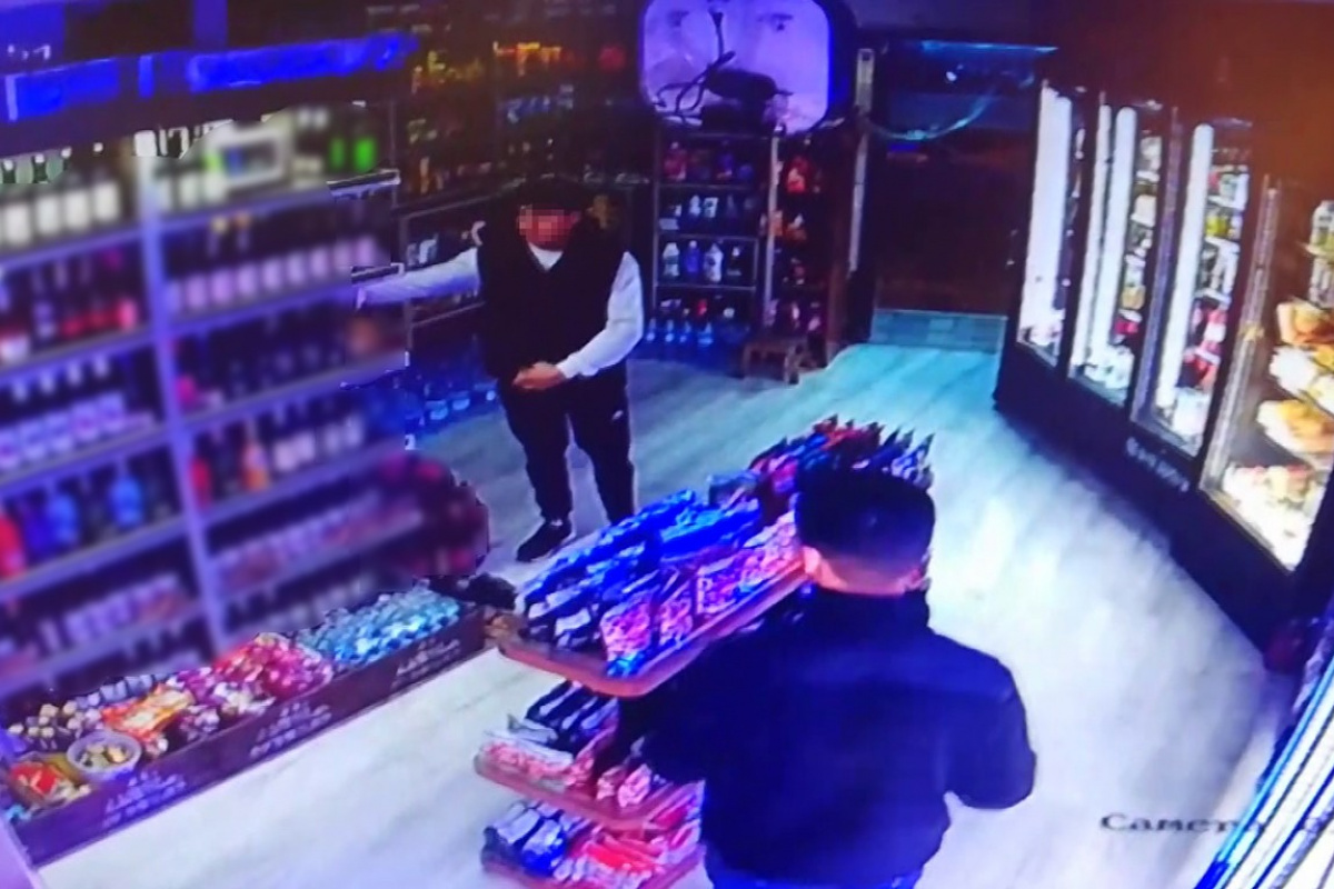 Yürekleri sızlatan hırsızlık anı kamerada