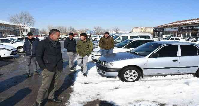 Galericiler satış olmadığından vatandaş düşmeyen fiyatlardan yakınıyor
