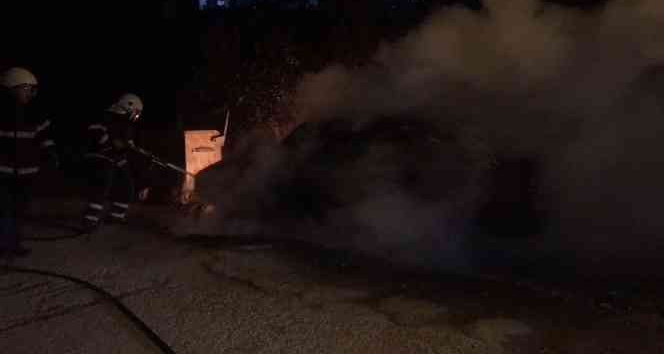 Uzunköprü’de park halindeki araç alev alev yandı