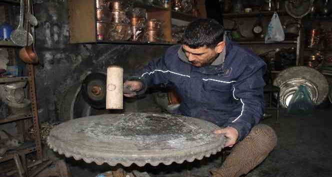 Ata yadigarı yaklaşık 200 yıllık ’Sini’ buldu: Elden geçirdikten sonra paha biçemiyor