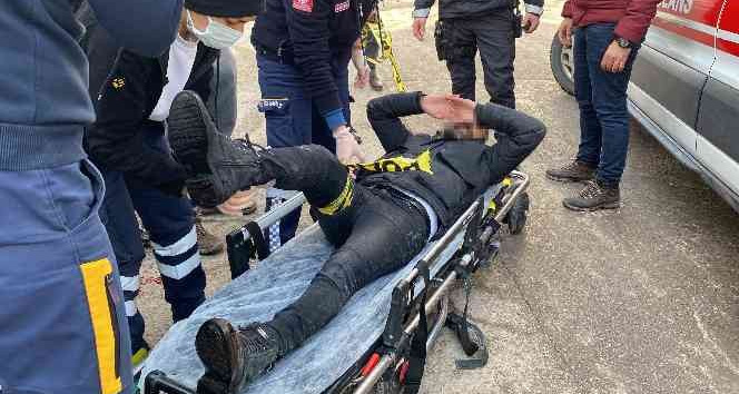 Bıçaklanan genç yarasını unutup, “Çekmek yasak” dedi