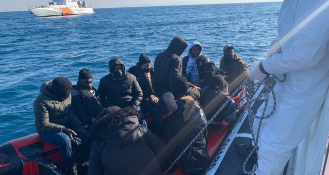 İzmir açıklarında 80 göçmen yakalandı, 45 göçmen de kurtarıldı