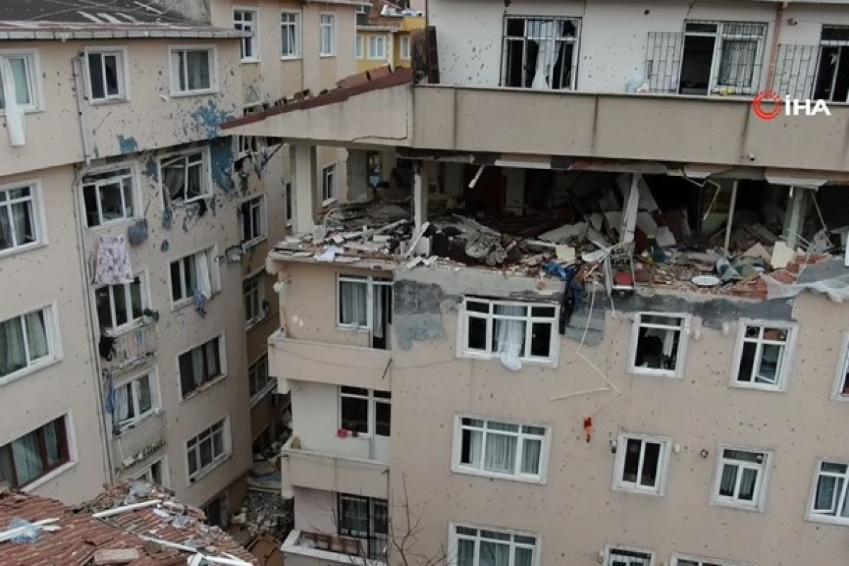 Üsküdar’da doğalgaz patlamasının meydana geldiği bina böyle görüntülendi