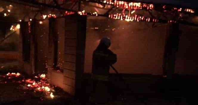 Mardin’de alevlere teslim kafe, 2 saat sonra söndürüldü