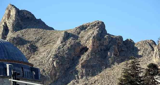 Tesadüfen fark edildi: Tokat Kalesi’nde beliren insan silueti dikkat çekiyor