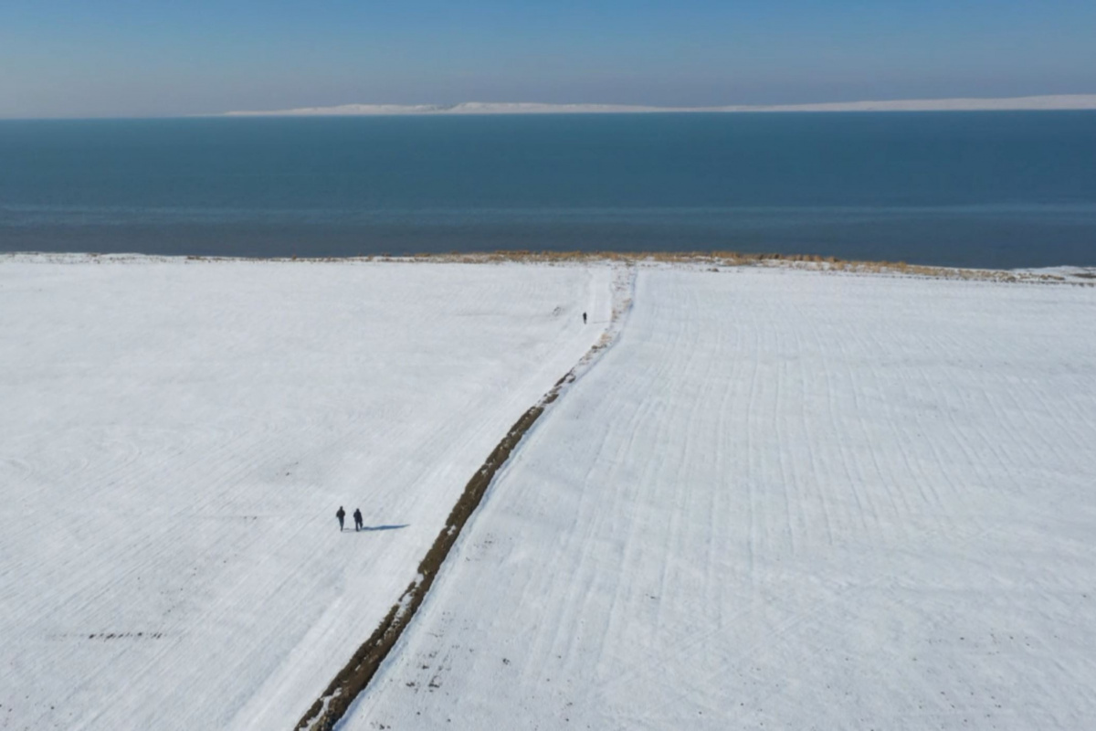 Kuraklıktan küçülen Tuz Gölü'ne kar umut oldu