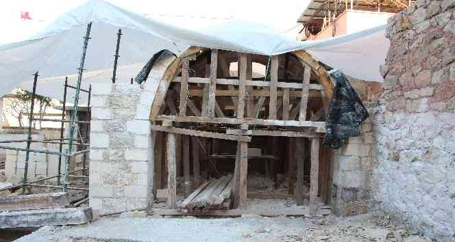Siirt’te ateşe verilen 130 yıllık camide restorasyon çalışması başladı