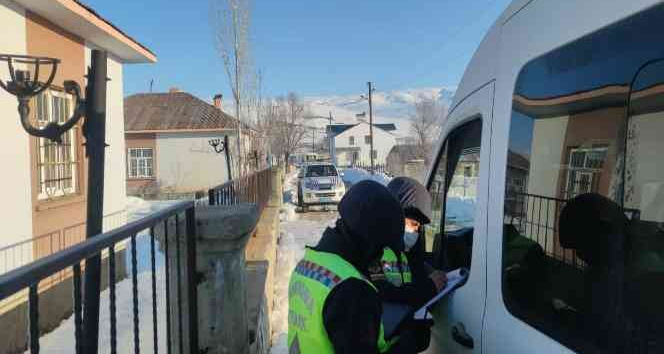 Bingöl’de jandarma okul servislerini denetledi
