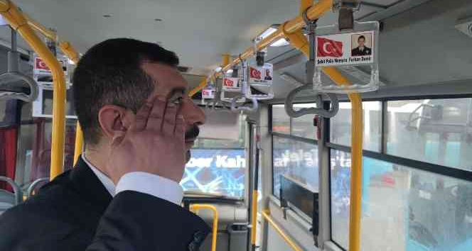 Şehitlerin ismini otobüste yaşatıyor