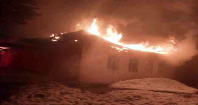 Osmaniye’de köy okulu alevlere teslim oldu