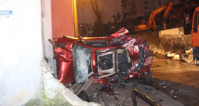 Kocaelide feci kaza: Anne-baba öldü, kızları ağır yaralandı