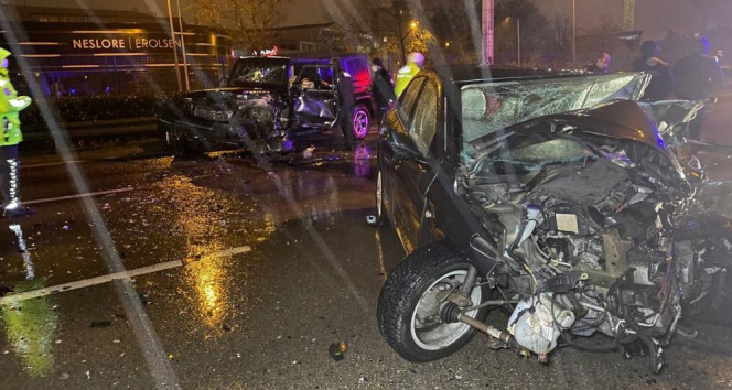 Bursada alkollü sürücülerin karıştığı müteselsil kazada 1 ad öldü, 1 ad yaralandı