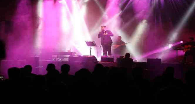 Türk Halk Müziği Sanatçısı Balkır Erzincanlılar ile buluştu