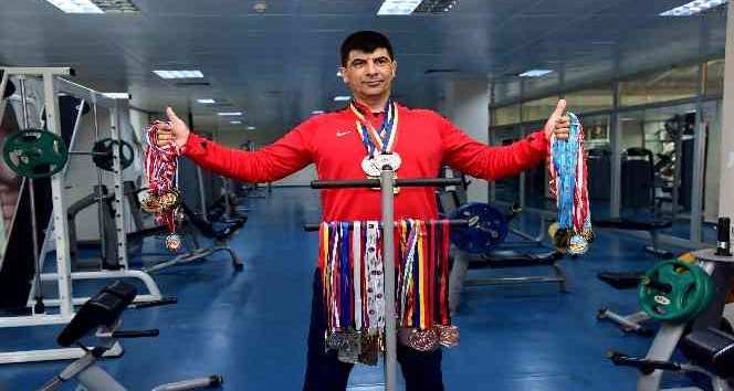 Öğretmenleri keşfetti, 40 yılda 100’ün üzerinde madalya kazandı