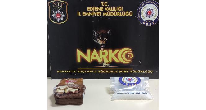 Uyuşturucuyu yol kenarına atan zanlılar tutuklandı