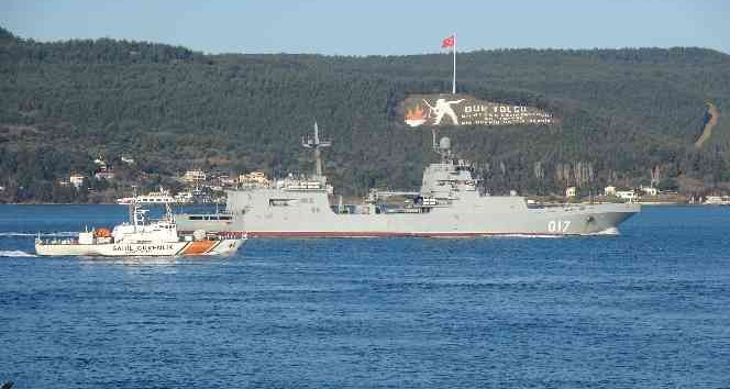 Rus savaş gemileri peş peşe Çanakkale Boğazı’ndan geçti