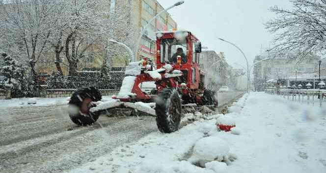 Karaman Belediyesi’nden karla mücadele çalışmaları