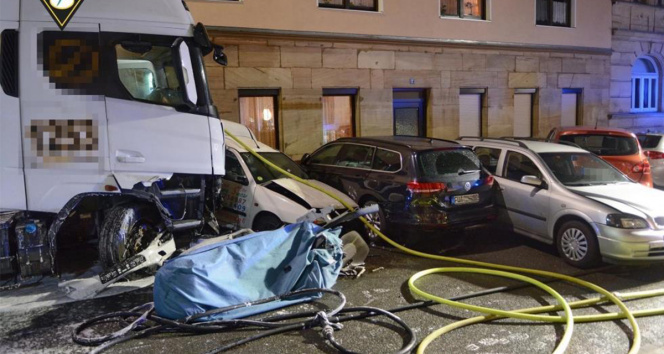 Almanyada Türk tır şoförü zincirleme kazaya neden oldu