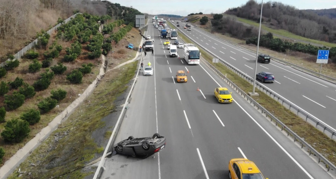 İstanbul Havalimanı yolunda iki lüks araç kaza yaptı: 1 yaralı