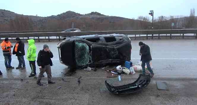 Takla atan otomobil hurdaya döndü, gurbetçi kardeşler sağ kurtuldu