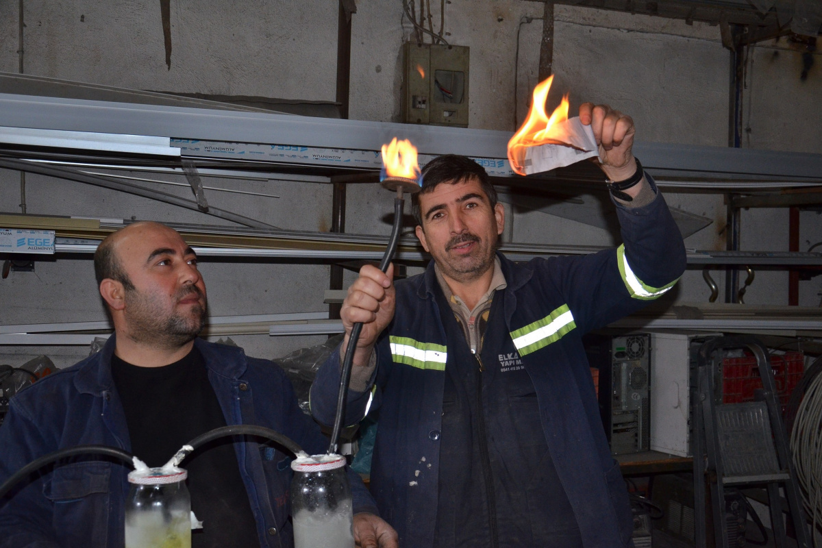 Esnafın iş yerini ısıtmak için bulduğu ilginç çözüm görenleri şaşırttı