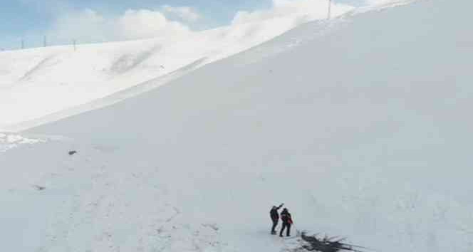 Bingöl’de çığ nedeniyle kapanan yol ulaşıma açıldı