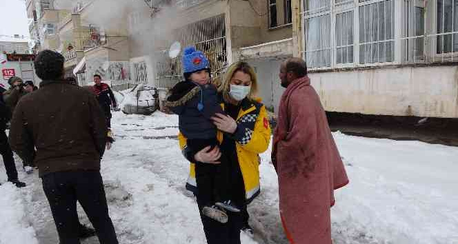 Niğde’de ev yangını; 8 kişi hastaneye kaldırıldı