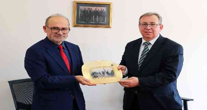 İlahiyat Fakültesi dekanlığına Prof. Dr. Öztürk atandı