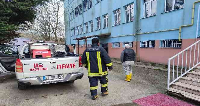 Yalova’daki ilkokulda kimyasal tepkime sonucu oluşan duman tahliye edildi
