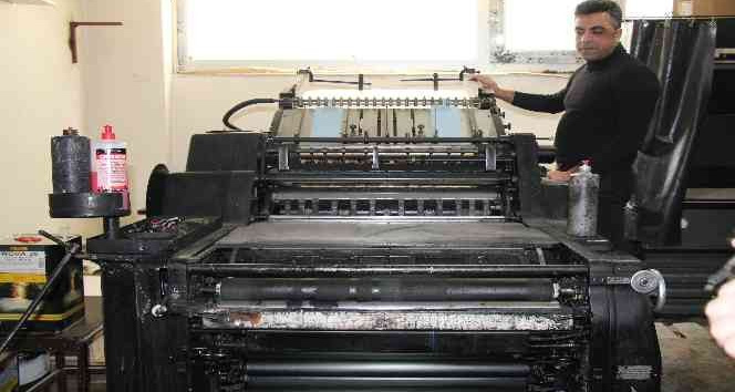 Yazılı basın, nostalji olmamak için sanal medyaya direniyor