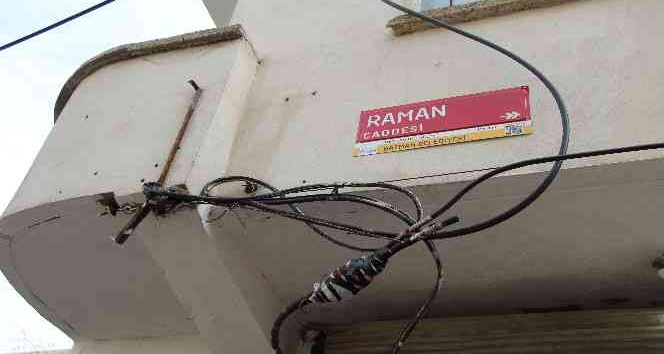 Hırsızların çaldığı internet kabloları yüzünden iki mahalle 2 aydır evlerine internet alamıyor
