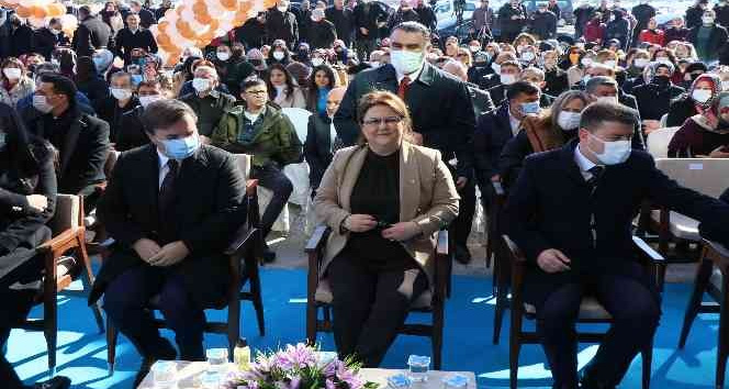 Aile ve Sosyal Hizmetler Bakanı Yanık: "Kadınlarla aileler güçleniyor, güçlü aileler güçlü toplumu oluşturuyor"