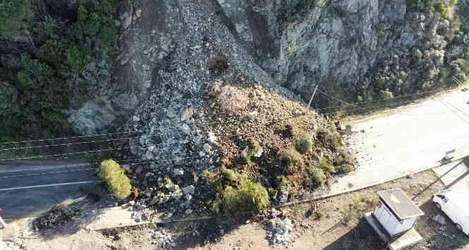 Çınarcık-Armutlu yolundaki heyelan kaldırma çalışmalarına ara verildi