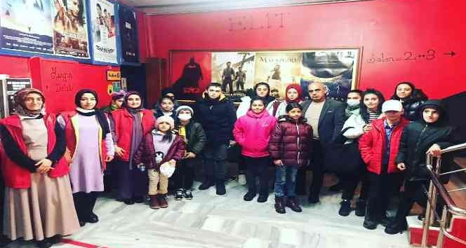 Öksüz ve yetim çocuklara sinema etkinliği