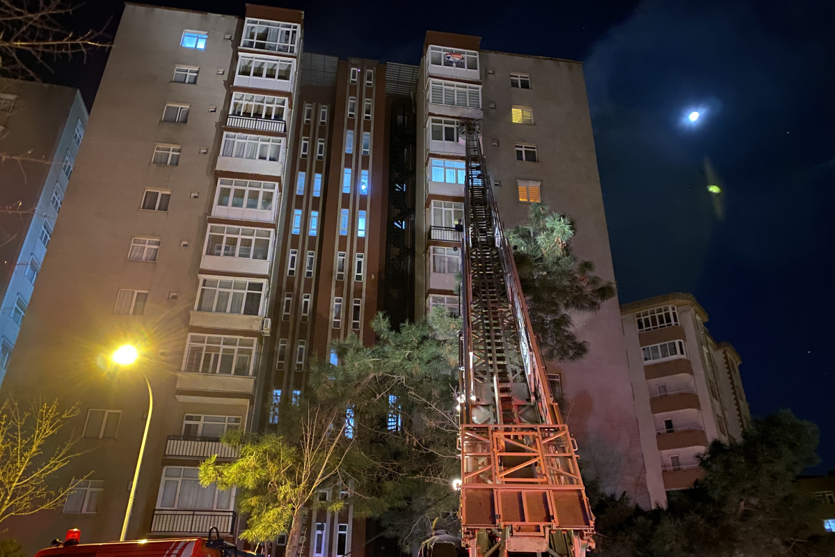 Kartal’da 11 katlı apartmanda yangın paniği